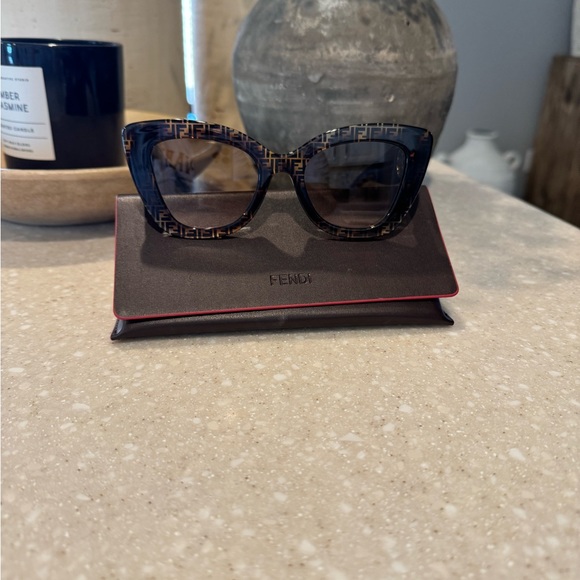 Fendi Sunglasses - Picture 5 of 7